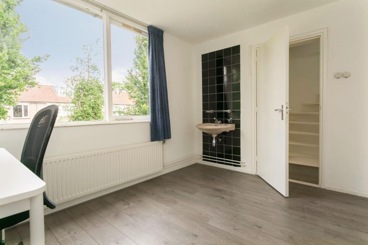 Spacious family home with garden in Prinsejagt - Image 11
