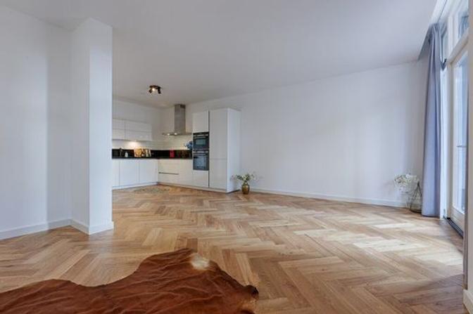 Ground-floor apartment with garden and 2 bedrooms - Image 4