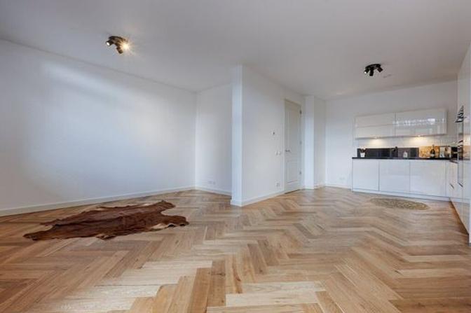 Ground-floor apartment with garden and 2 bedrooms - Image 5