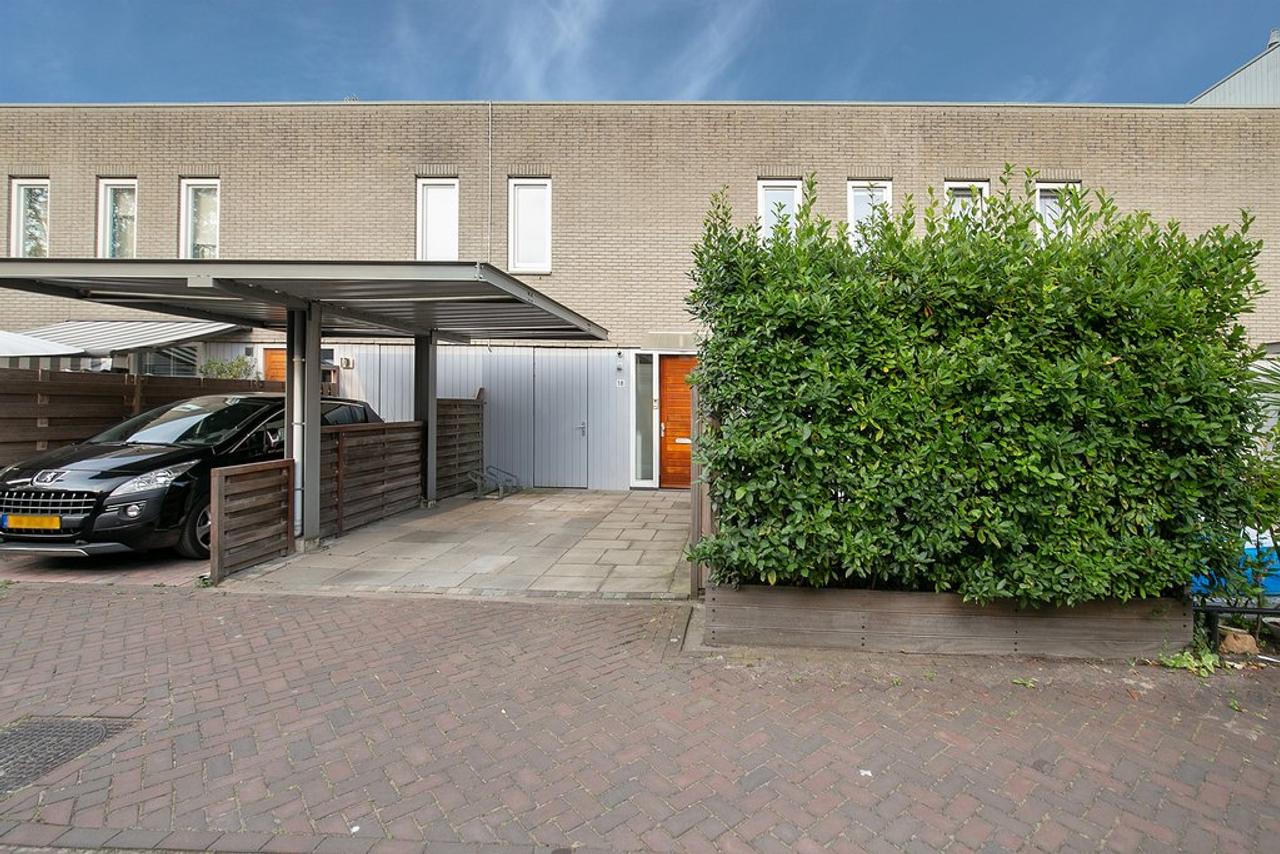123 m² gezinswoning met tuin en parkeerplek - Afbeelding 1