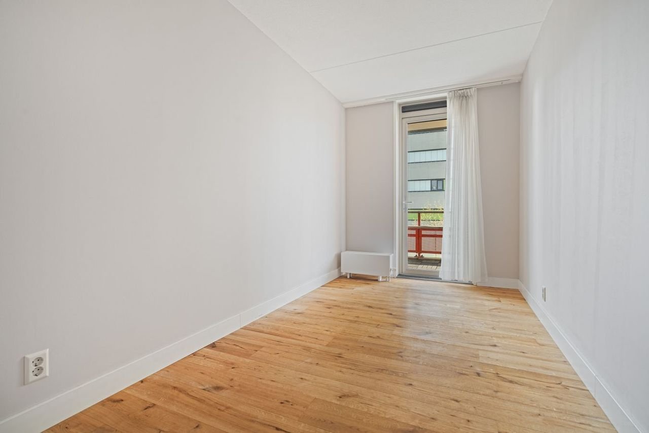 120 m² penthouse with sunny balcony - Image 15