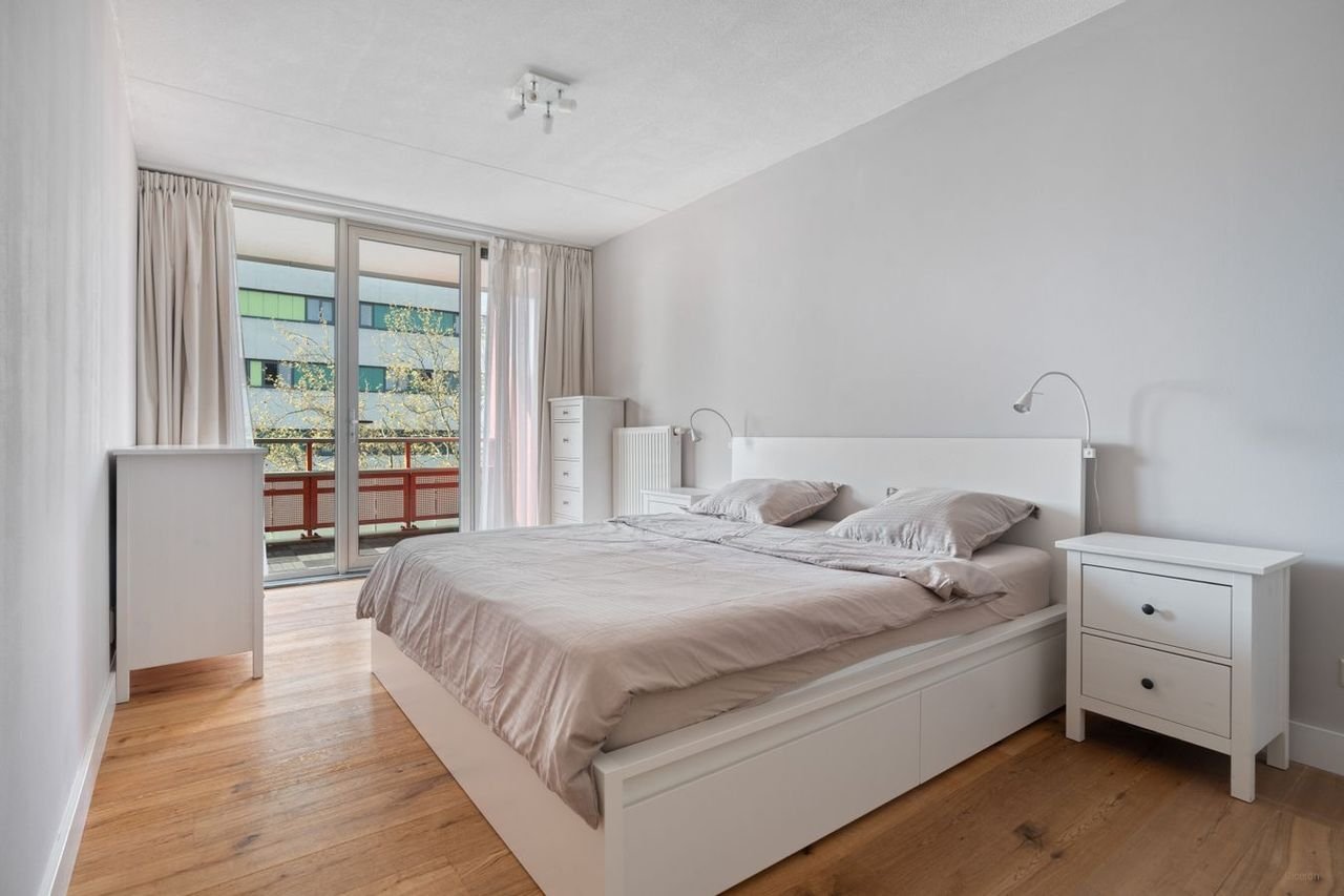 120 m² penthouse with sunny balcony - Image 8
