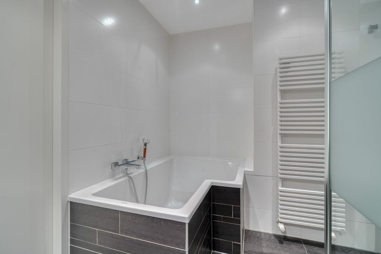 120 m² penthouse with sunny balcony - Image 14
