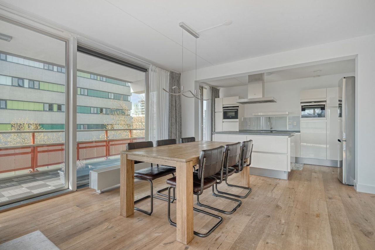 120 m² penthouse with sunny balcony - Image 4