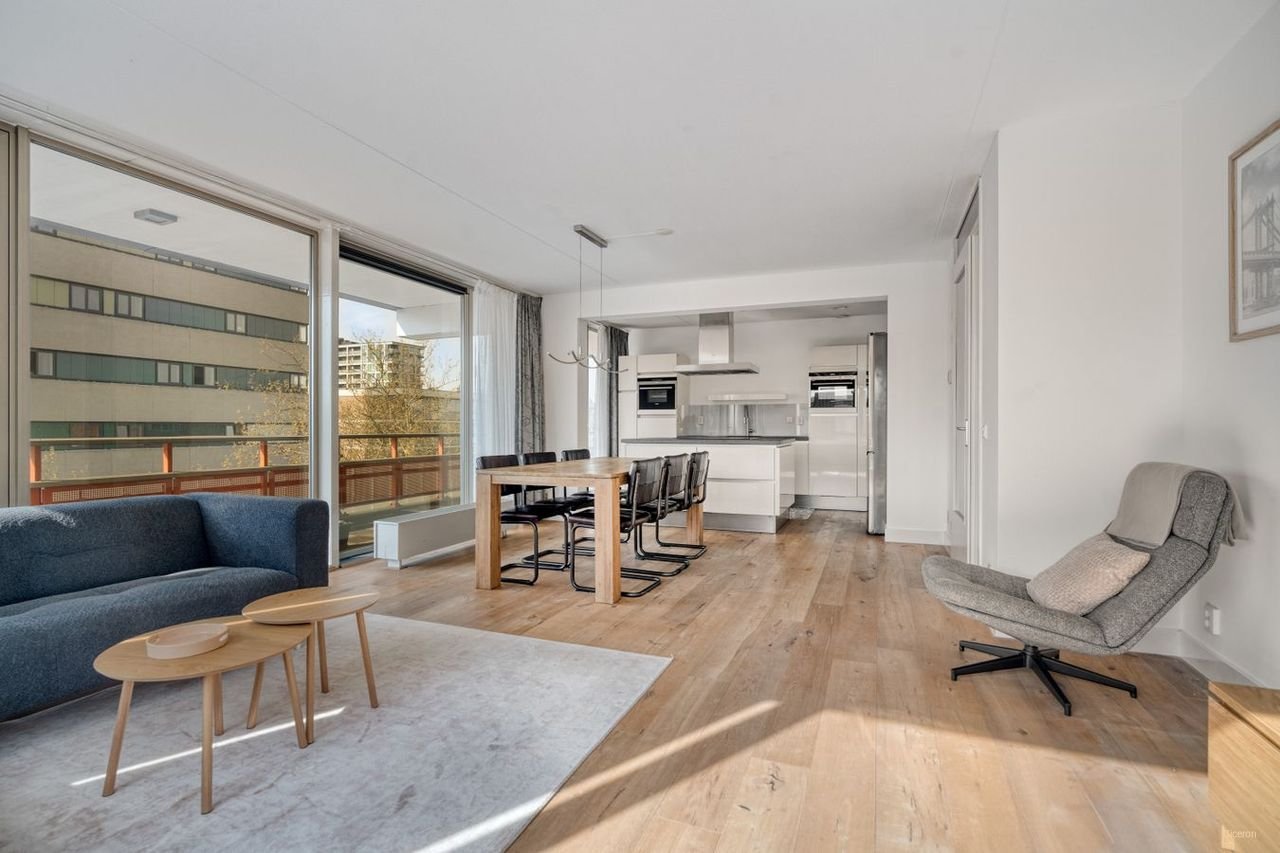 120 m² penthouse with sunny balcony - Image 2