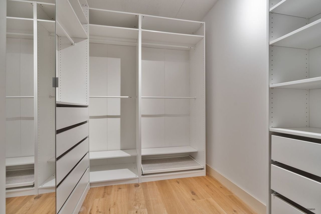 120 m² penthouse with sunny balcony - Image 16