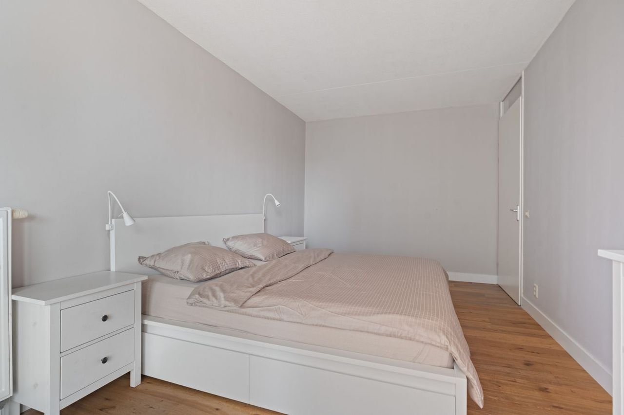 120 m² penthouse with sunny balcony - Image 12
