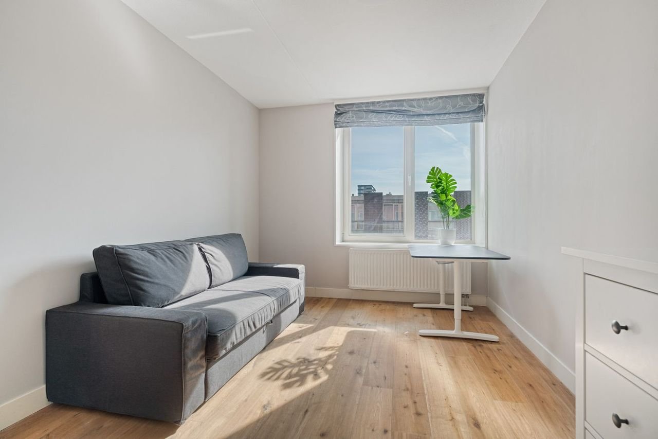120 m² penthouse with sunny balcony - Image 17