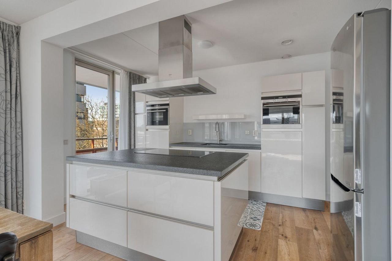 120 m² penthouse with sunny balcony - Image 6