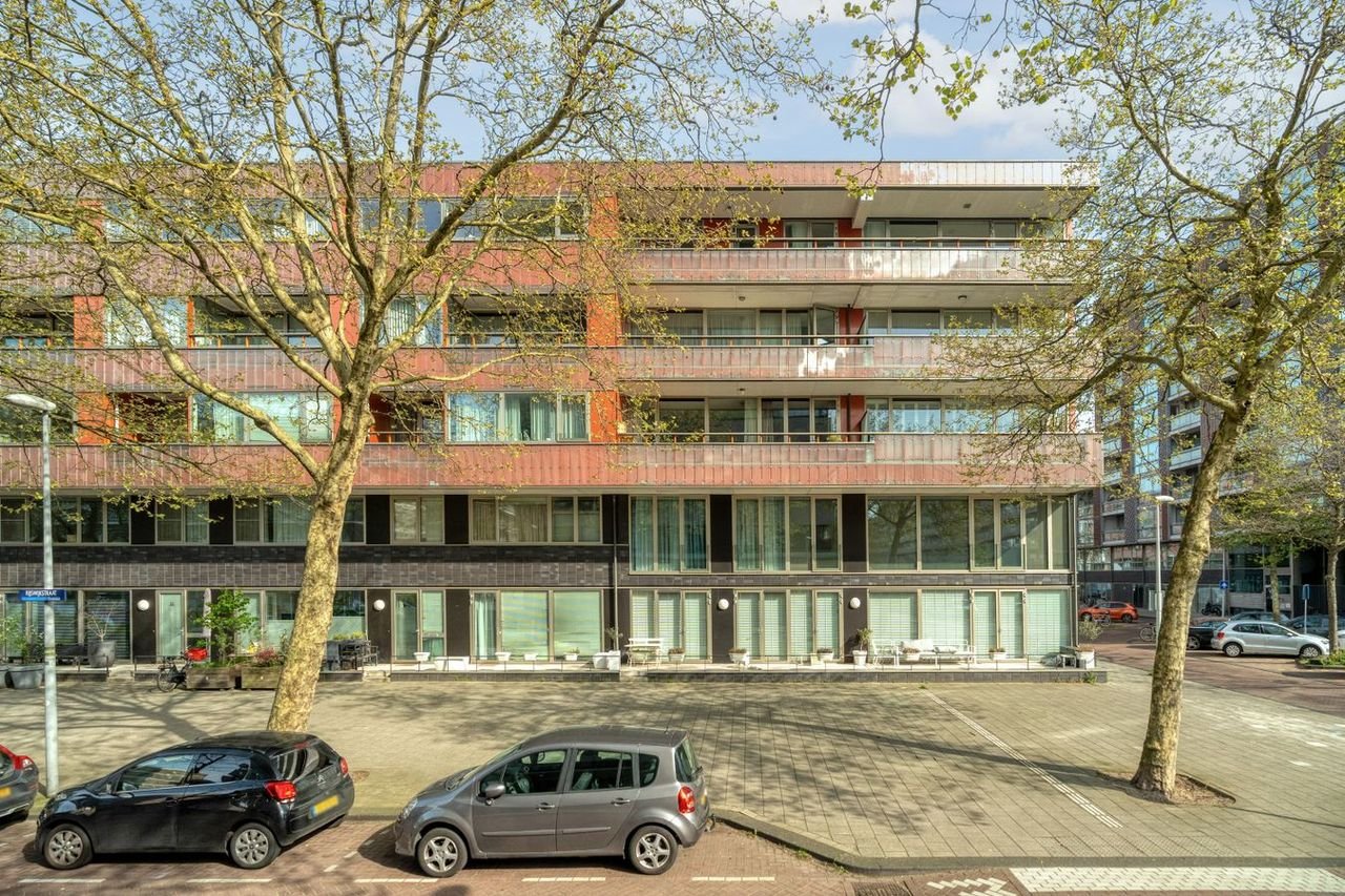 120 m² penthouse with sunny balcony - Image 20
