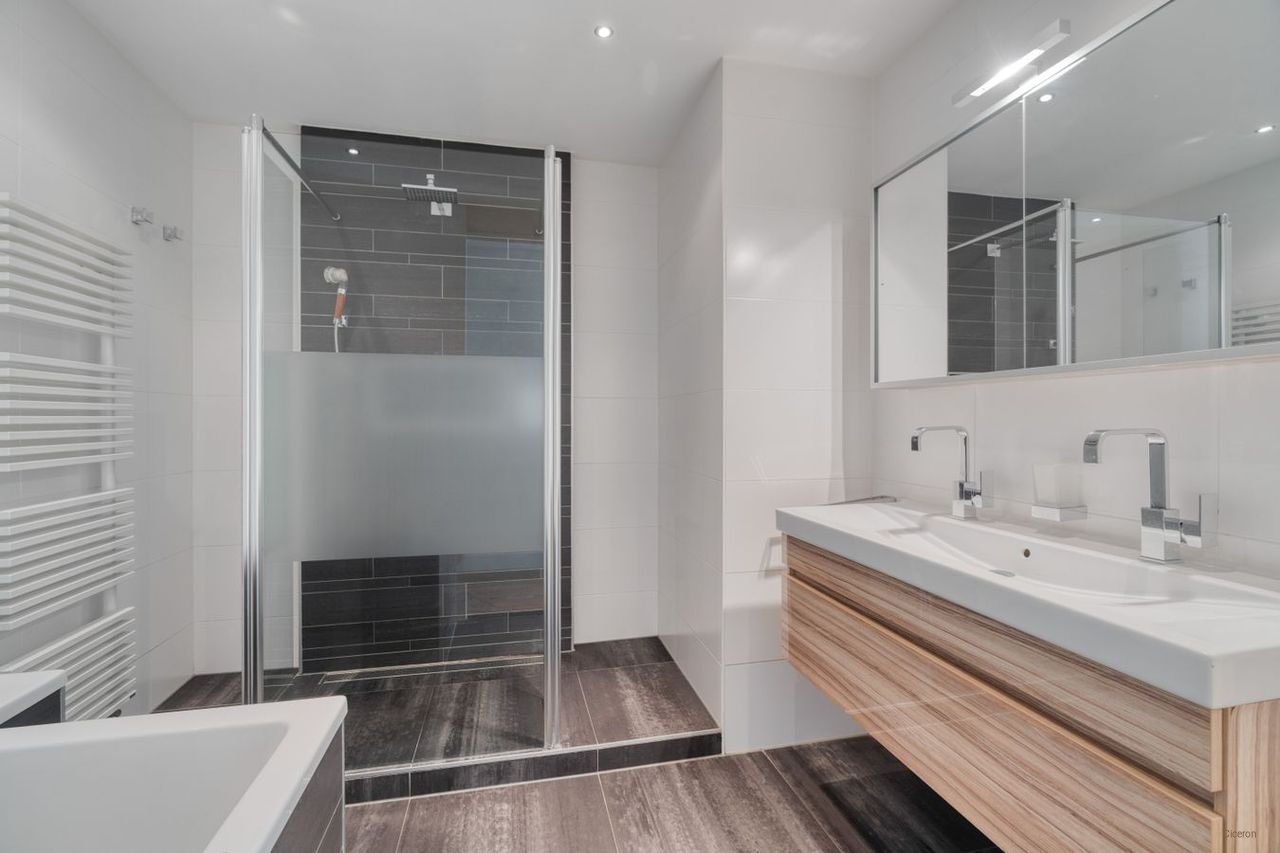 120 m² penthouse with sunny balcony - Image 13