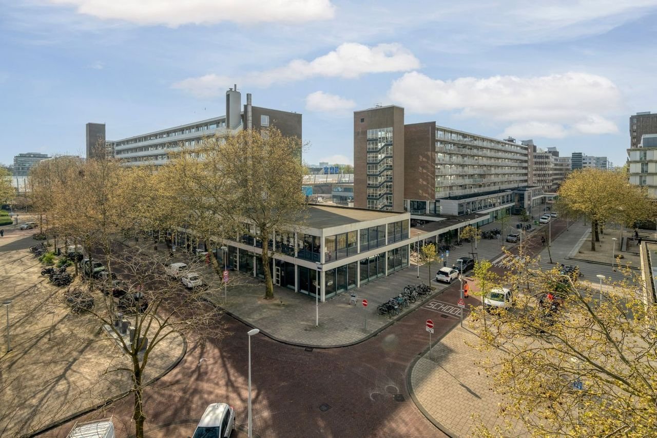 120 m² penthouse with sunny balcony - Image 21