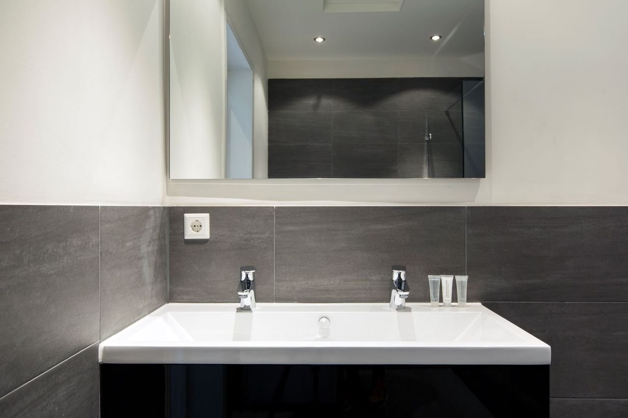 Furnished corner apartment of 79 m² in the Museum Quarter - Image 13