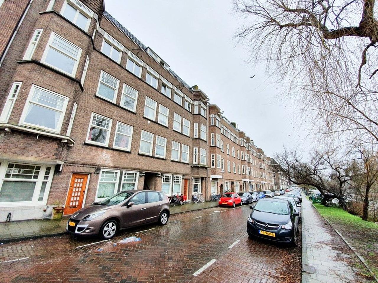 3-Bedroom Apartment on Amstelkade - Image 1
