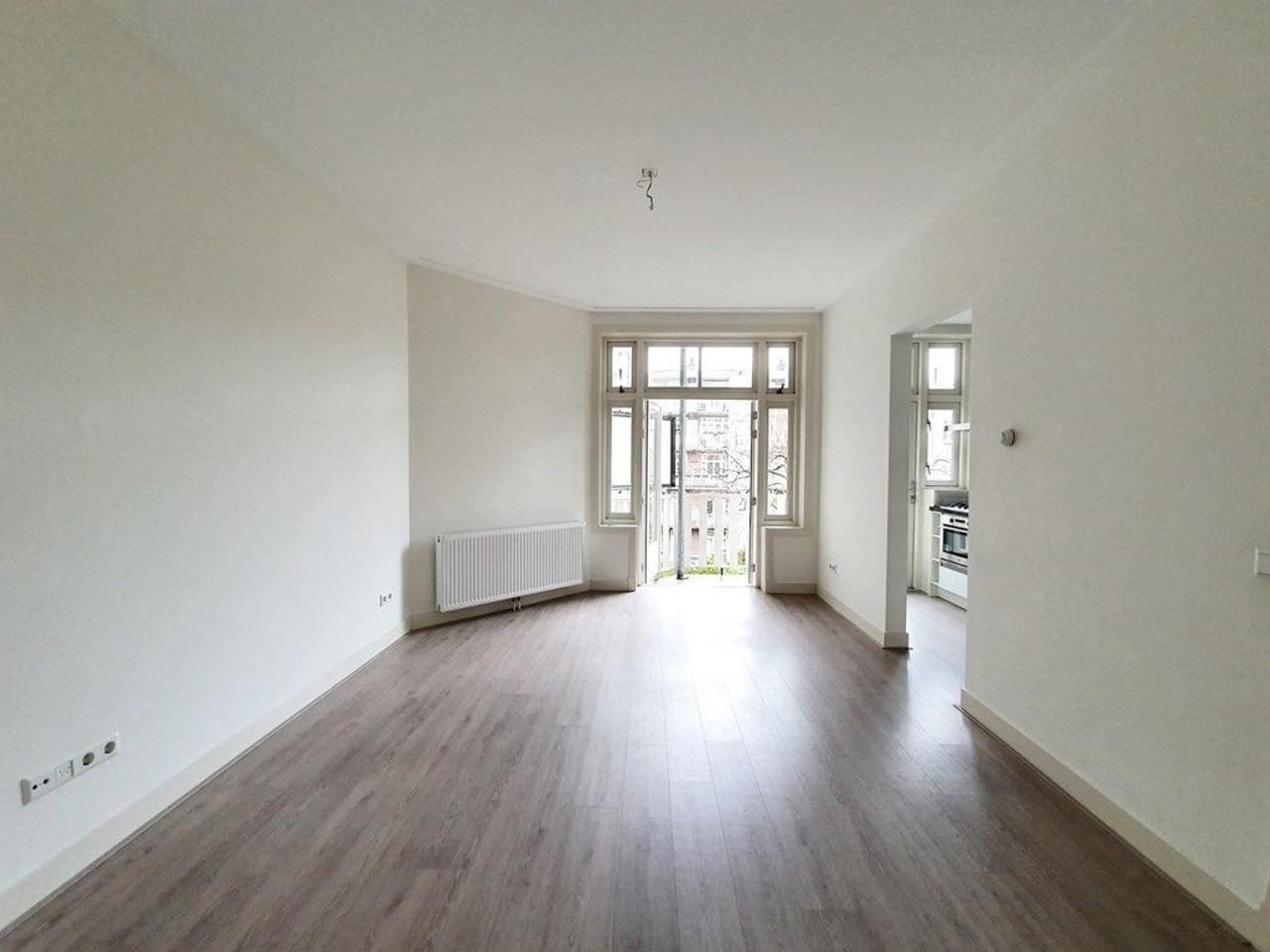 3-Bedroom Apartment on Amstelkade - Image 3