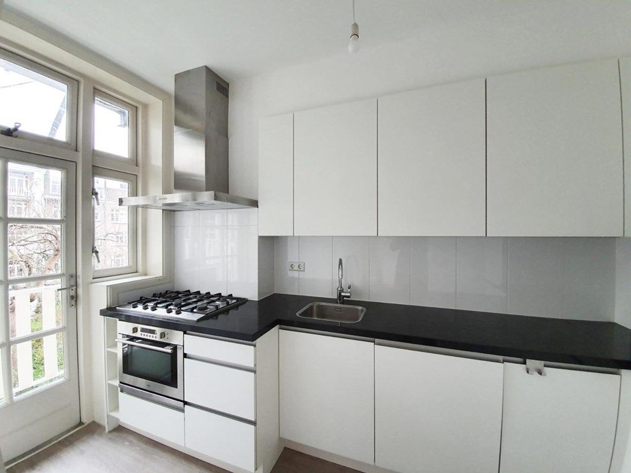 3-Bedroom Apartment on Amstelkade - Image 5