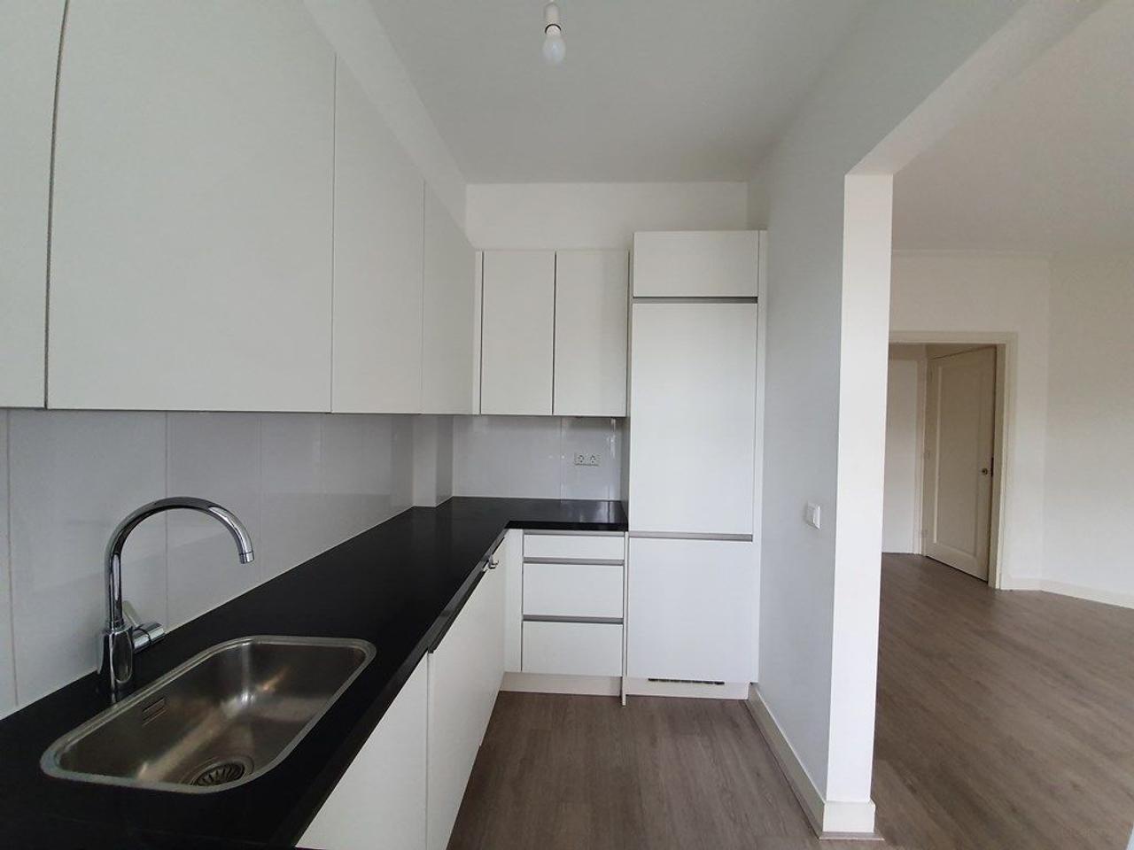 3-Bedroom Apartment on Amstelkade - Image 7