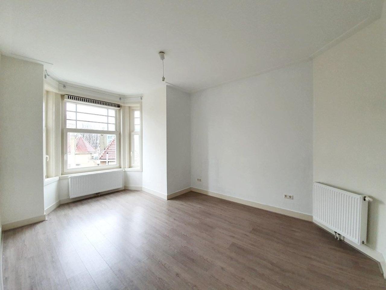 3-Bedroom Apartment on Amstelkade - Image 12