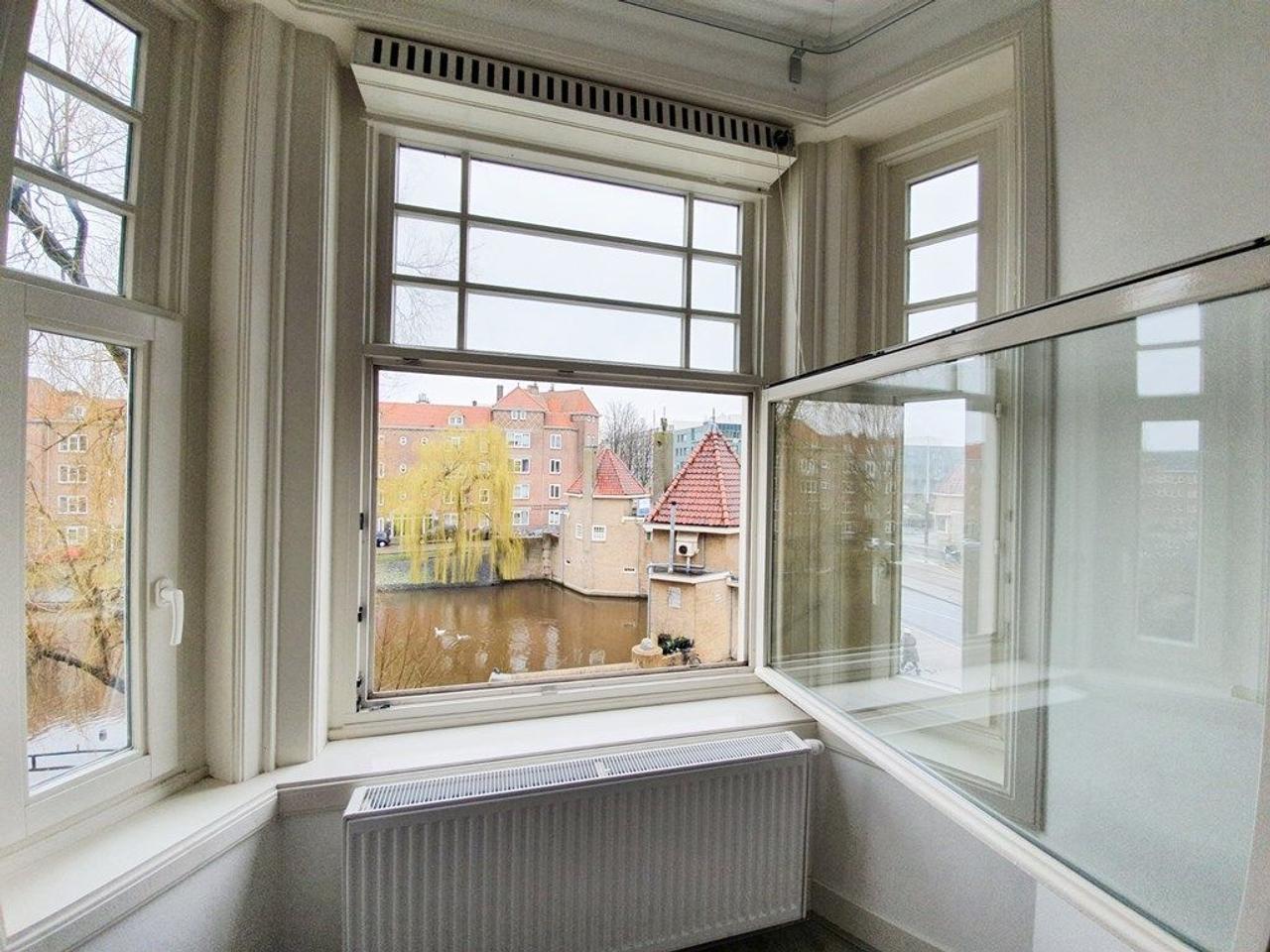 3-Bedroom Apartment on Amstelkade - Image 13