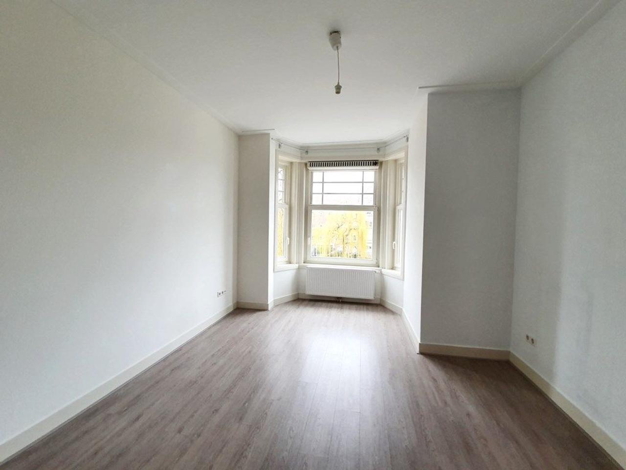 3-Bedroom Apartment on Amstelkade - Image 15