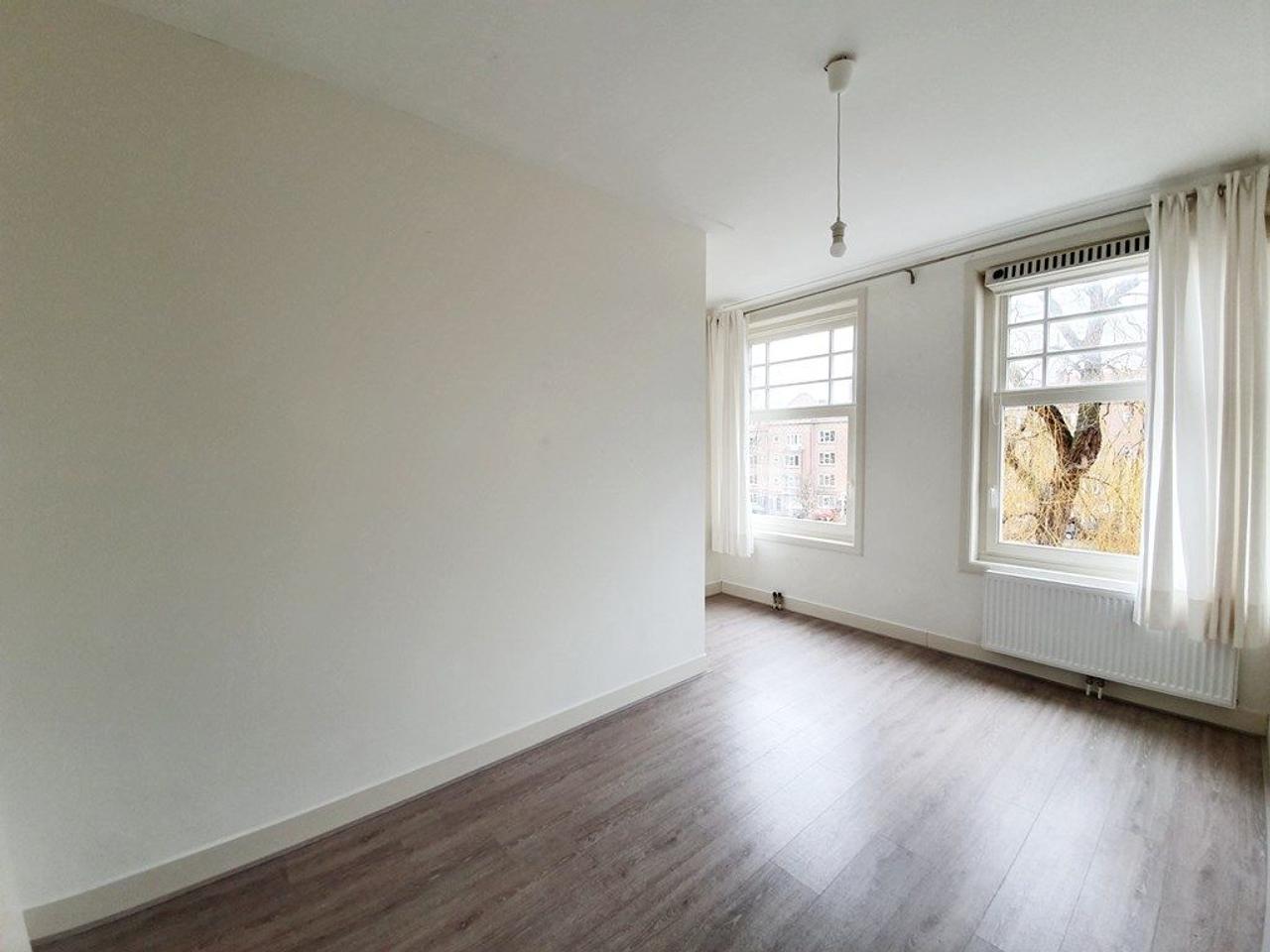 3-Bedroom Apartment on Amstelkade - Image 19