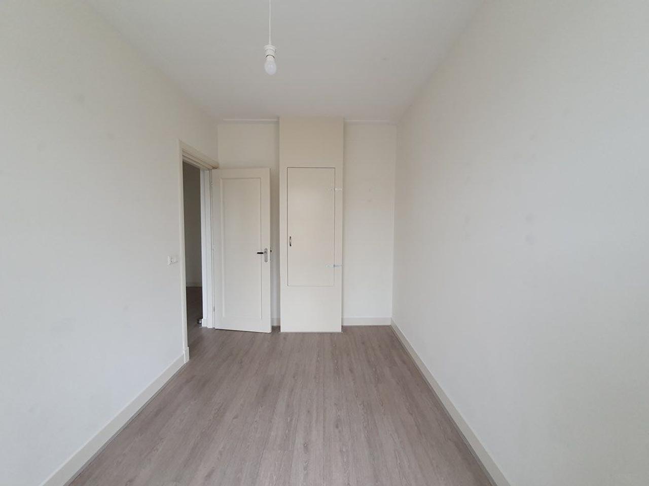 3-Bedroom Apartment on Amstelkade - Image 21