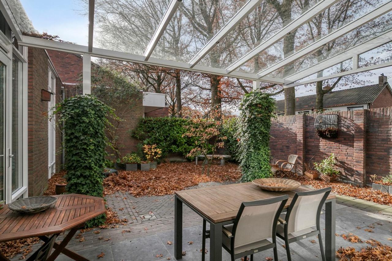 Spacious Living: 4 Bedrooms and Garage in Weert - Image 24