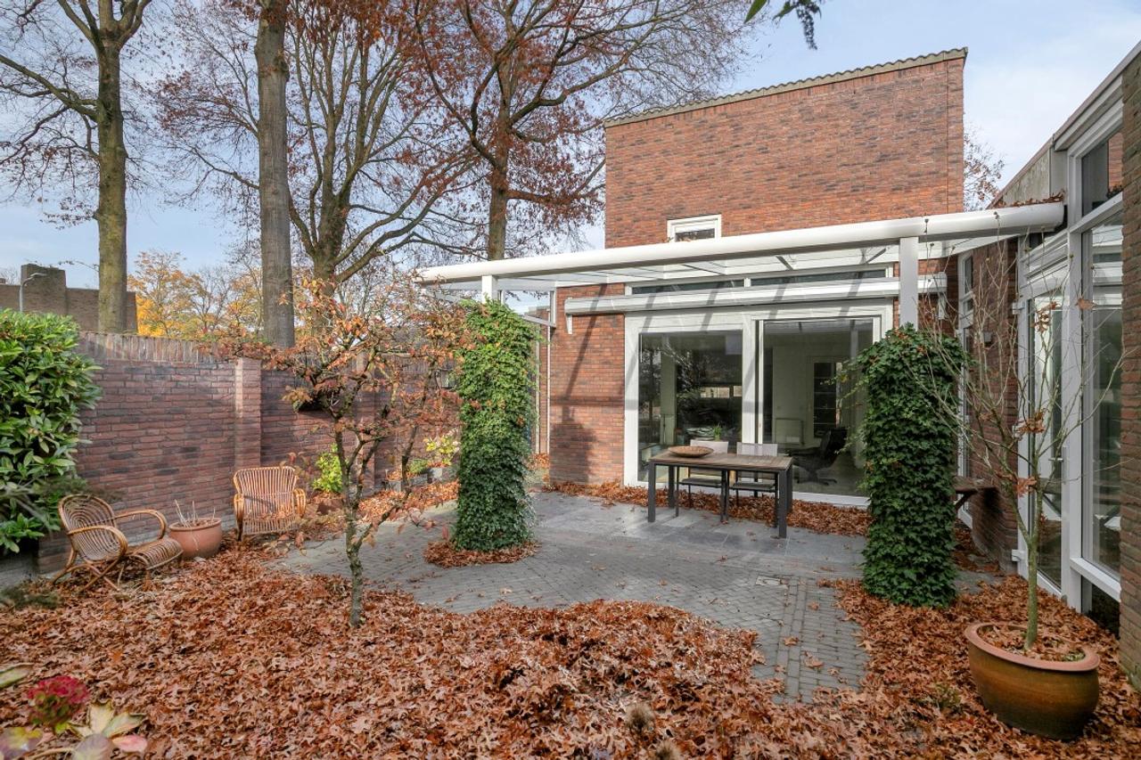 Spacious Living: 4 Bedrooms and Garage in Weert - Image 26