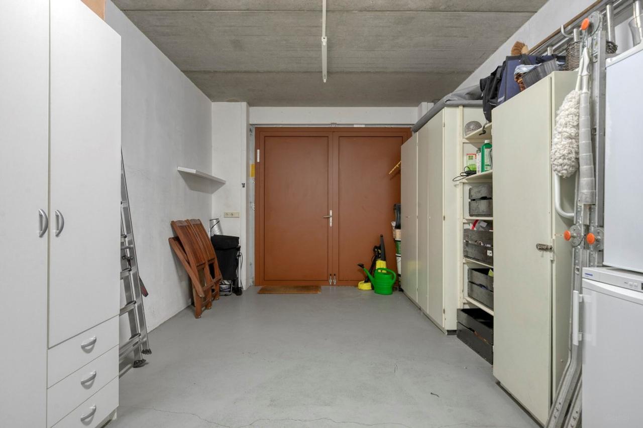Spacious Living: 4 Bedrooms and Garage in Weert - Image 23