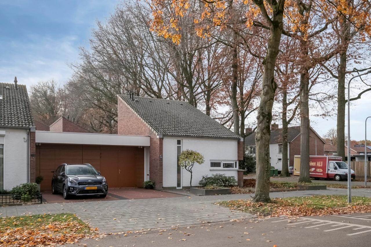 Spacious Living: 4 Bedrooms and Garage in Weert - Image 2