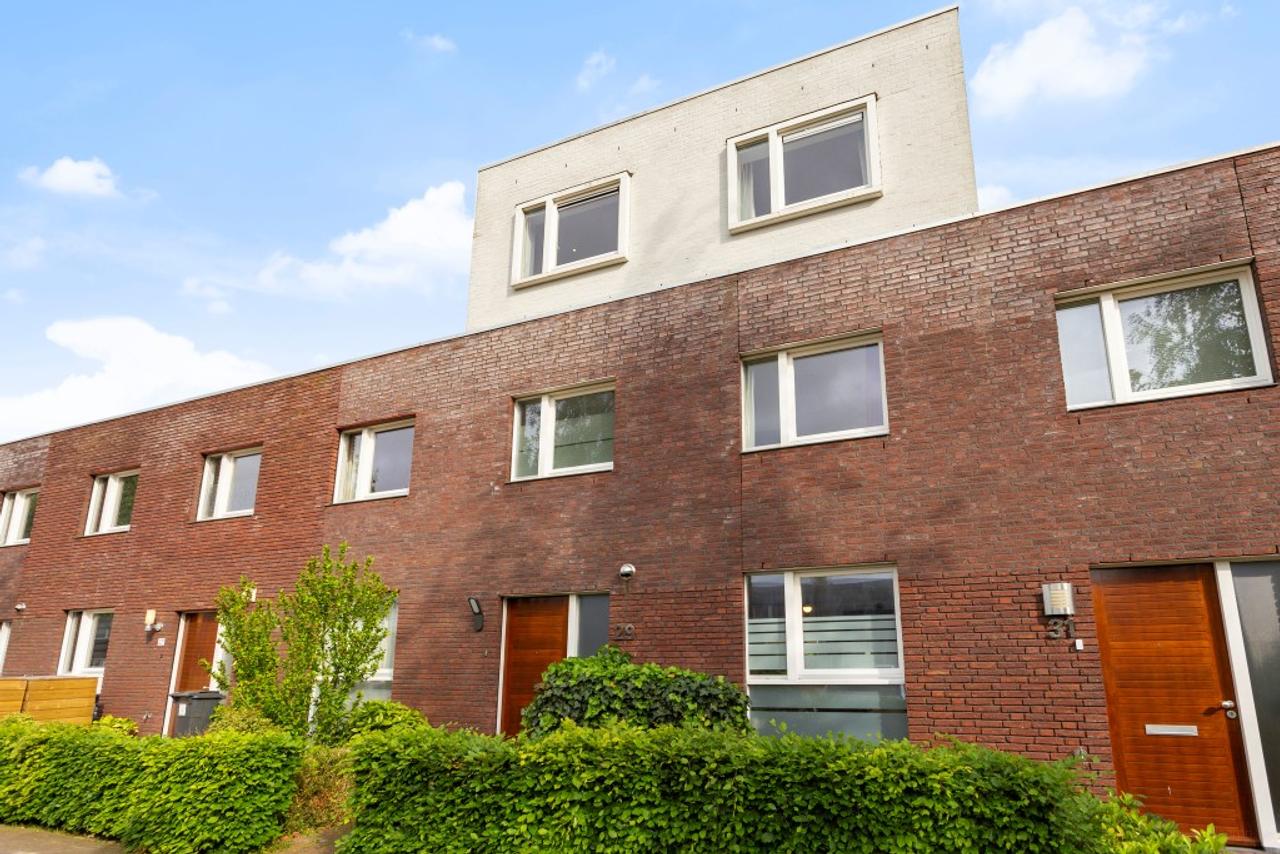 Spacious house (160m²) near ASML and International School - Image 1