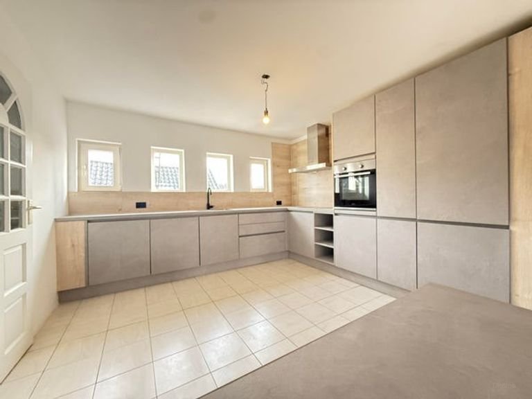 Bovenwoning met houtkachel en terras - Afbeelding 5