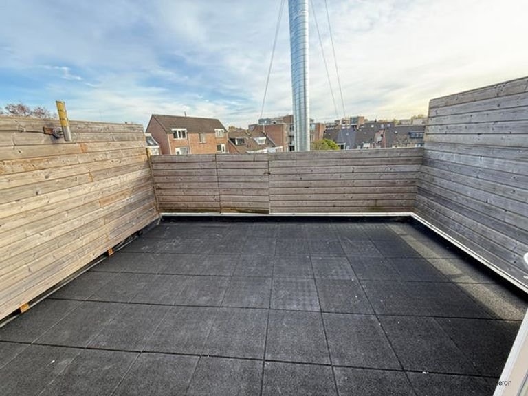 Bovenwoning met houtkachel en terras - Afbeelding 13