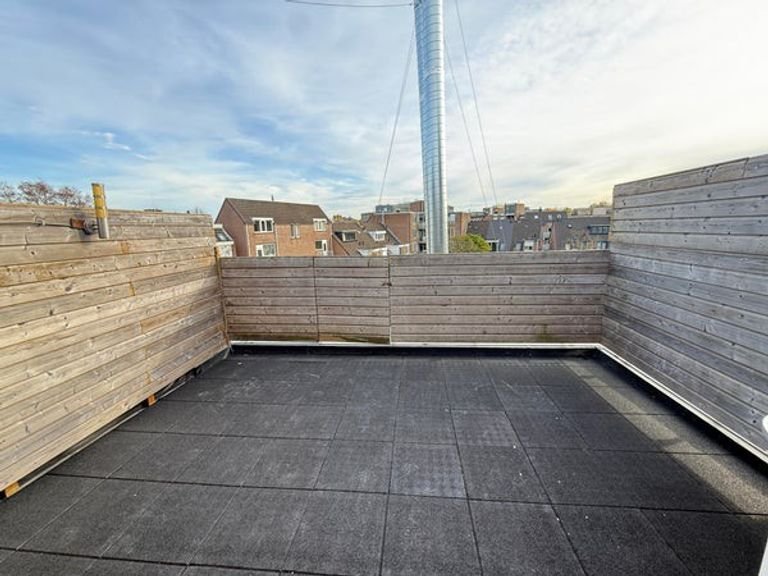 Bovenwoning met houtkachel en terras - Afbeelding 12