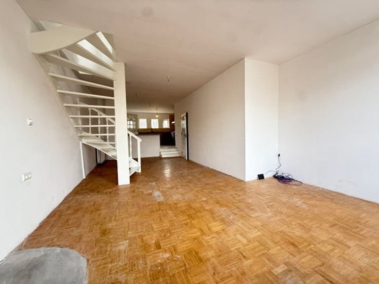 Bovenwoning met houtkachel en terras - Afbeelding 4