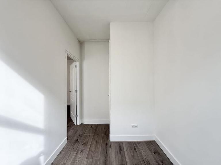 Available Now: 3 Bedrooms in De Pijp - Image 7