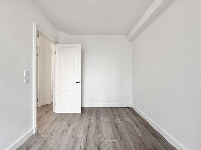 Available Now: 3 Bedrooms in De Pijp - Image 9