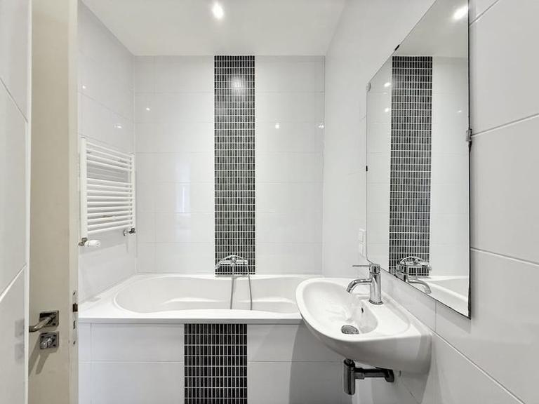 Available Now: 3 Bedrooms in De Pijp - Image 13