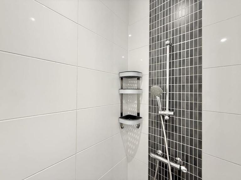 Available Now: 3 Bedrooms in De Pijp - Image 14