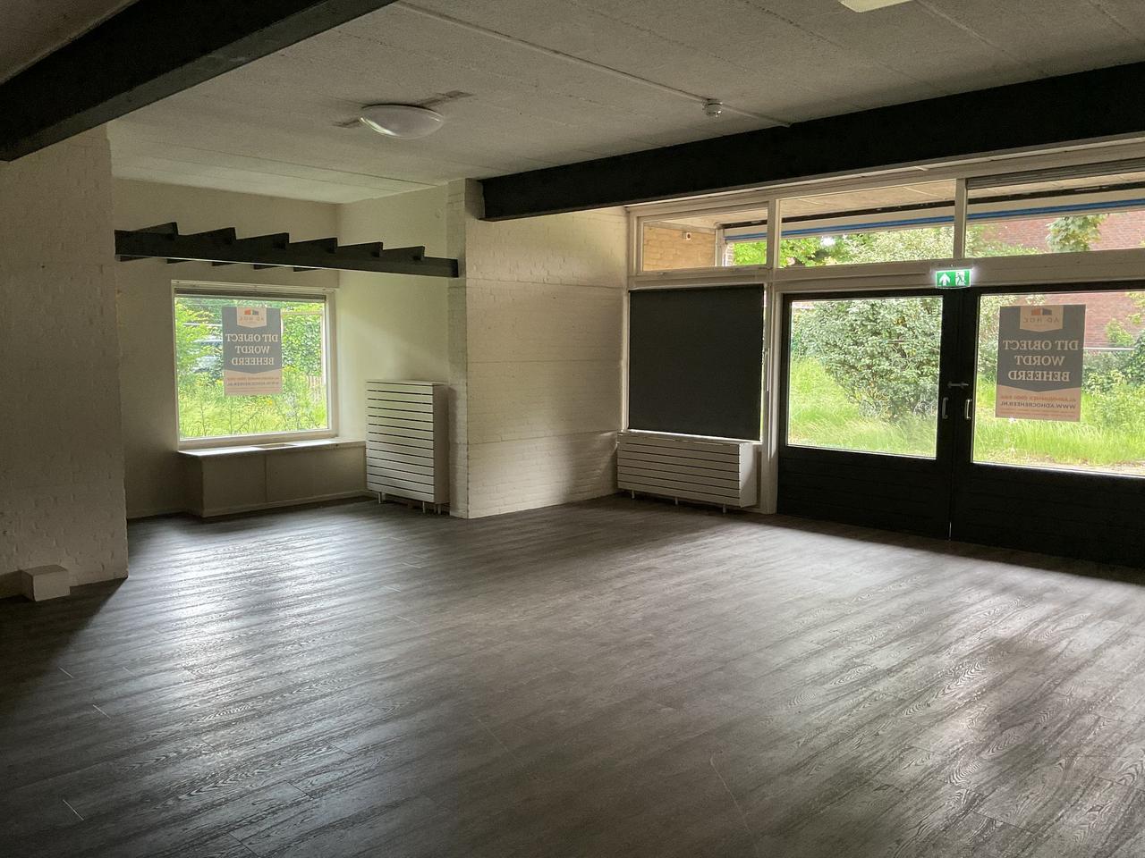 Anti-squat room in former school building - Image 3