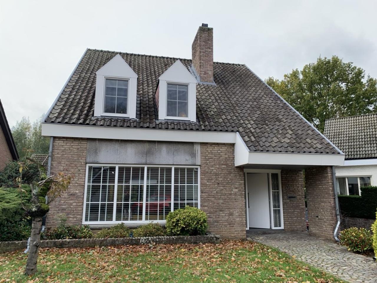 313 m² woonruimte met tuin in De Heeg - Afbeelding 1
