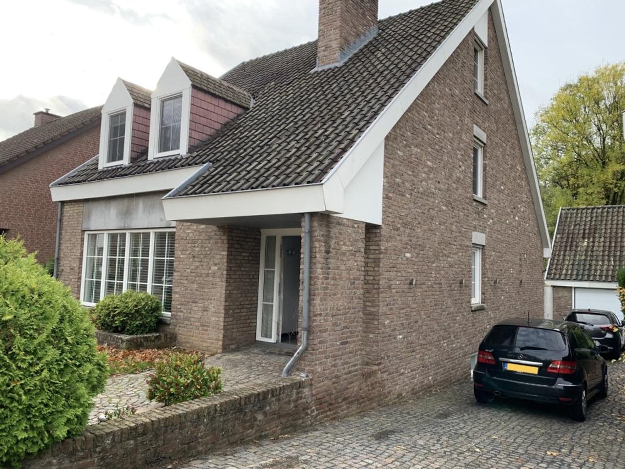 313 m² woonruimte met tuin in De Heeg - Afbeelding 2