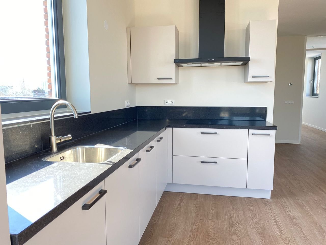 Licht appartement van 85m² met uitzicht op De Kuip - Afbeelding 1