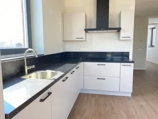 Licht appartement van 85m² met uitzicht op De Kuip