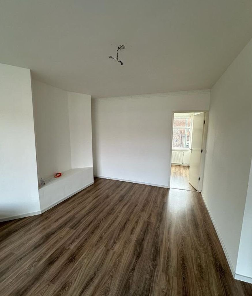 4-room apartment with balcony in Schiedam - Image 1