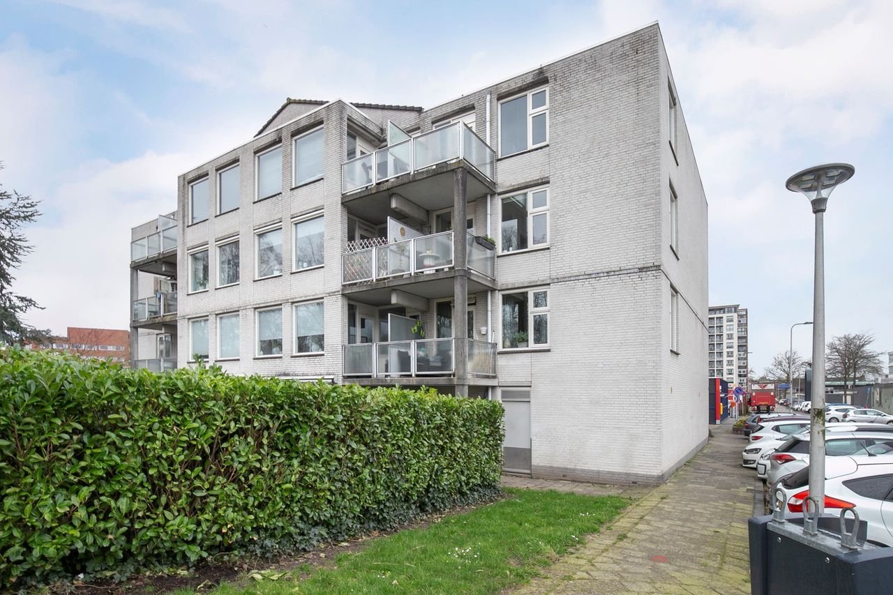 Licht appartement met balkon aan het Slotpark - Afbeelding 1