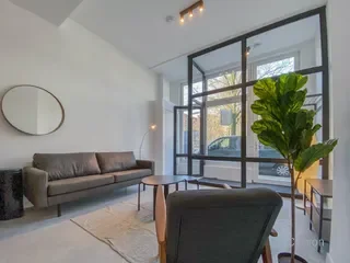 Licht 3-kamer appartement aan Lombardkade