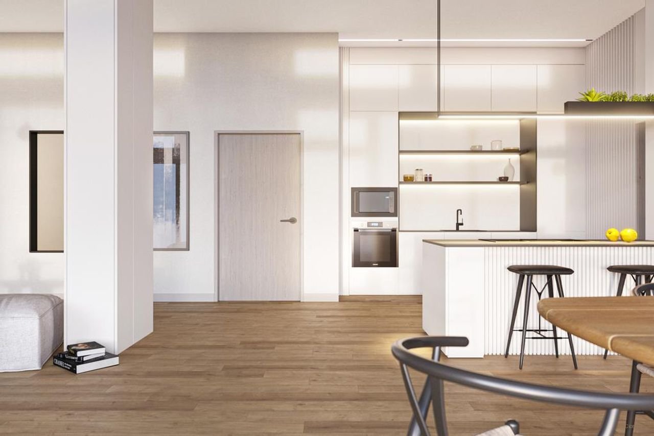 Spacious living behind the boulevard - Image 7