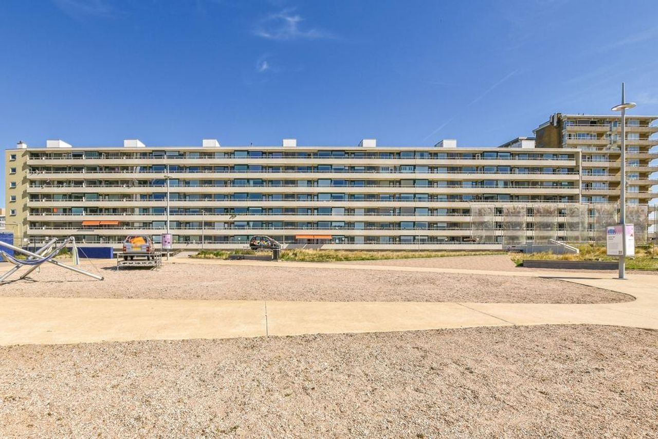 Spacious living behind the boulevard - Image 14