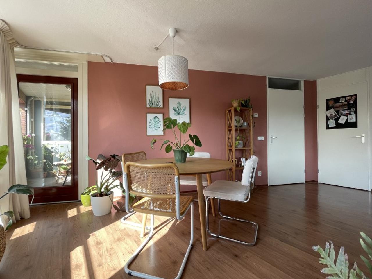 Bright 2-Bedroom Apartment with Parking in Deventer - Image 2